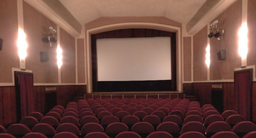 fot.https://mwfc.pl/lokacja/kino-narew-pultusk/