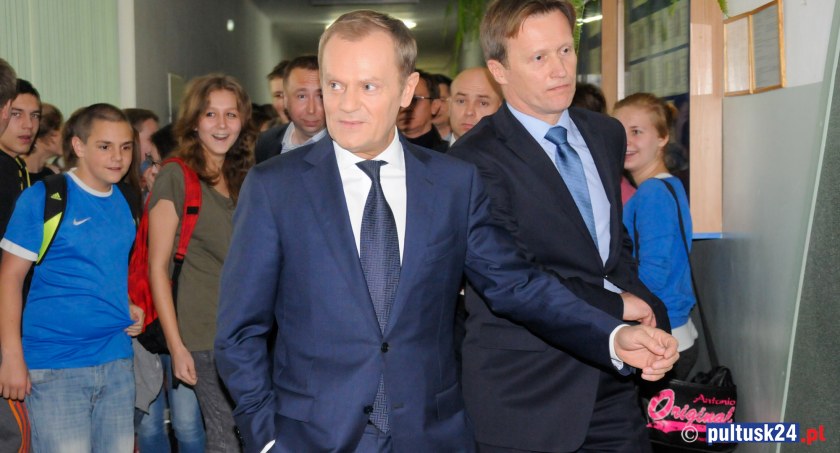 Fot. Donald Tusk podczas wizyty w Pułtusku w 2013 roku