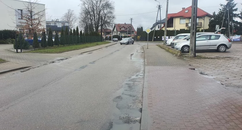Ul. Białowiejska jeszcze przed remontem
