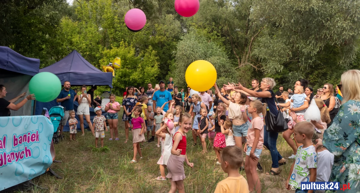 Społeczeństwo, Festiwal balonów baniek mydlanych pułtuskiej plaży - zdjęcie, fotografia