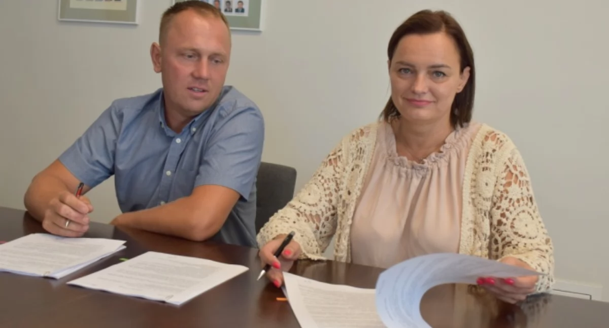 WIADOMOŚCI Z URZĘDU MIEJSKIEGO W PUŁTUSKU, Podpisanie umowy realizację zadania „Kompleksowa poprawa infrastruktury drogowej terenie Gminy Pułtusk III” - zdjęcie, fotografia