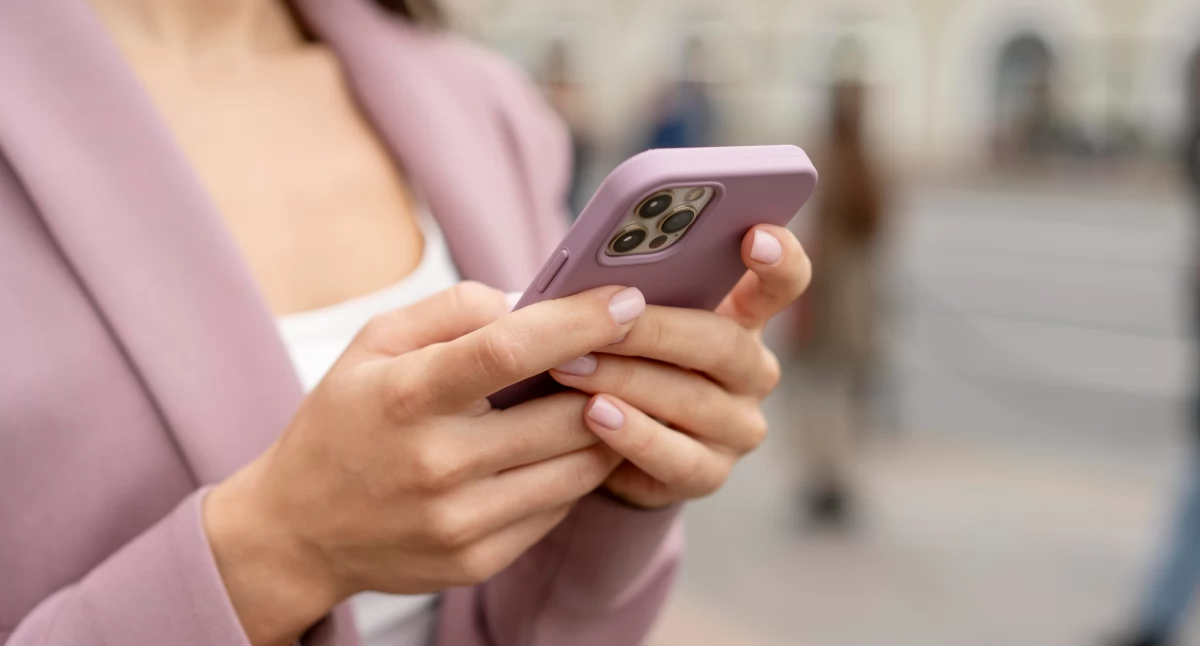 Artykuł zewnętrzny, powoduje szybkie zużycie danych smartfonie - zdjęcie, fotografia
