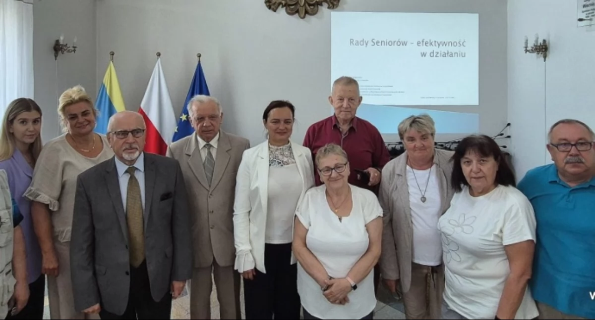 WIADOMOŚCI Z URZĘDU MIEJSKIEGO W PUŁTUSKU, Sesja Gminnej Seniorów - zdjęcie, fotografia