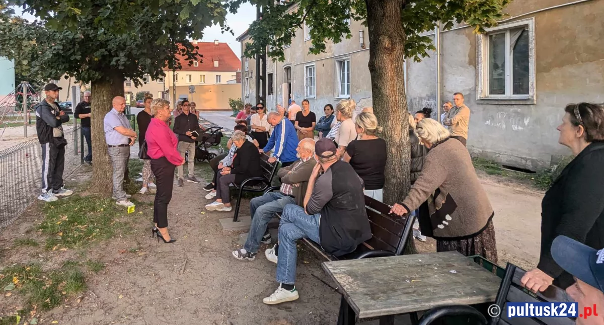 Wybory 2024, Beata Jóźwiak kandydatka burmistrza spotkała mieszkańcami Traugutta - zdjęcie, fotografia