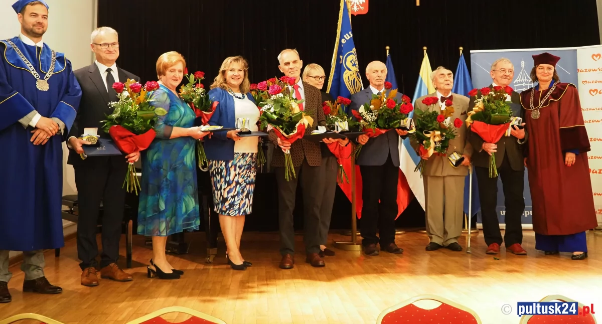 Dni Patrona Pułtuska św. Mateusza, Uroczysta Sesja Miejskiej Wręczono medale „Za zasługi Miasta Pułtuska” - zdjęcie, fotografia