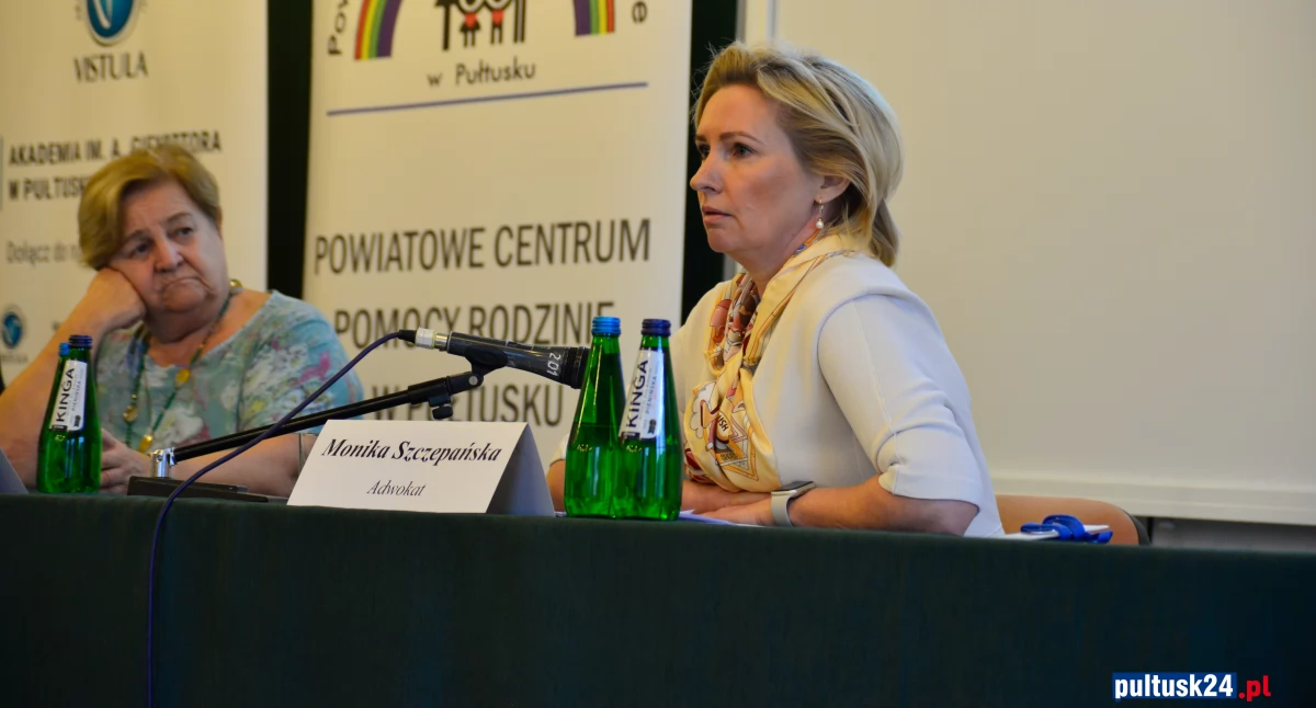 Sprawy społeczne, Konferencja Powiatowego Centrum Pomocy Rodzinie Pułtusku - zdjęcie, fotografia