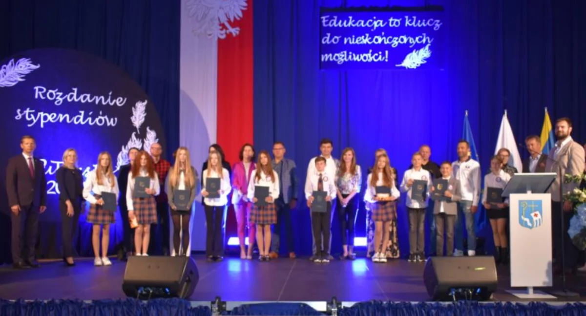 WIADOMOŚCI Z URZĘDU MIEJSKIEGO W PUŁTUSKU, STYPENDIALNA - zdjęcie, fotografia
