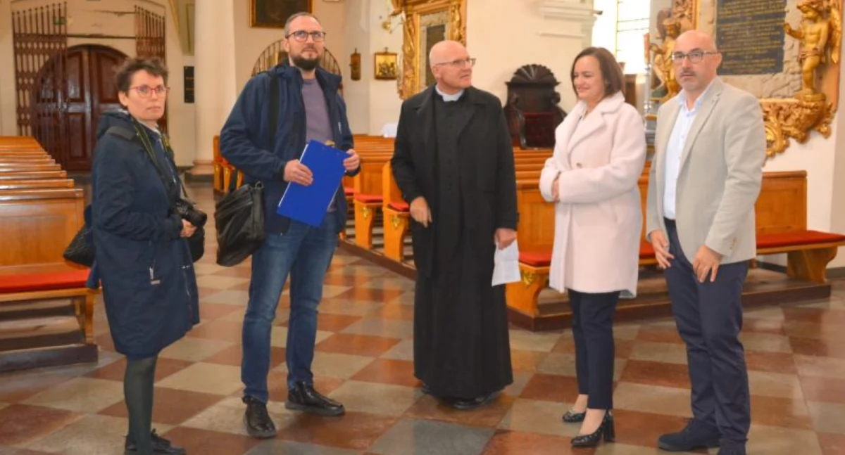 WIADOMOŚCI Z URZĘDU MIEJSKIEGO W PUŁTUSKU, Ołtarz Najświętszego Serca Jezusowego renowacji! - zdjęcie, fotografia