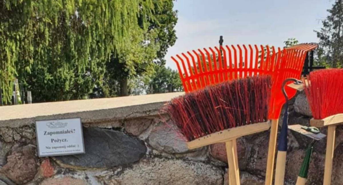 Miasto, Zapomniałeś Pożycz! zapomnij oddać! fantastyczna inicjatywa porządkujących groby - zdjęcie, fotografia