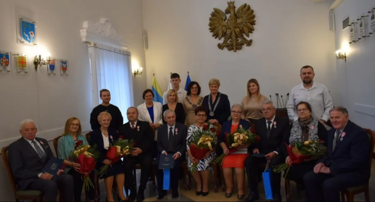 WIADOMOŚCI Z URZĘDU MIEJSKIEGO W PUŁTUSKU, Dziesięć małżeńskich świętowało Urzędzie Miejskim pułtusku Złote - zdjęcie, fotografia