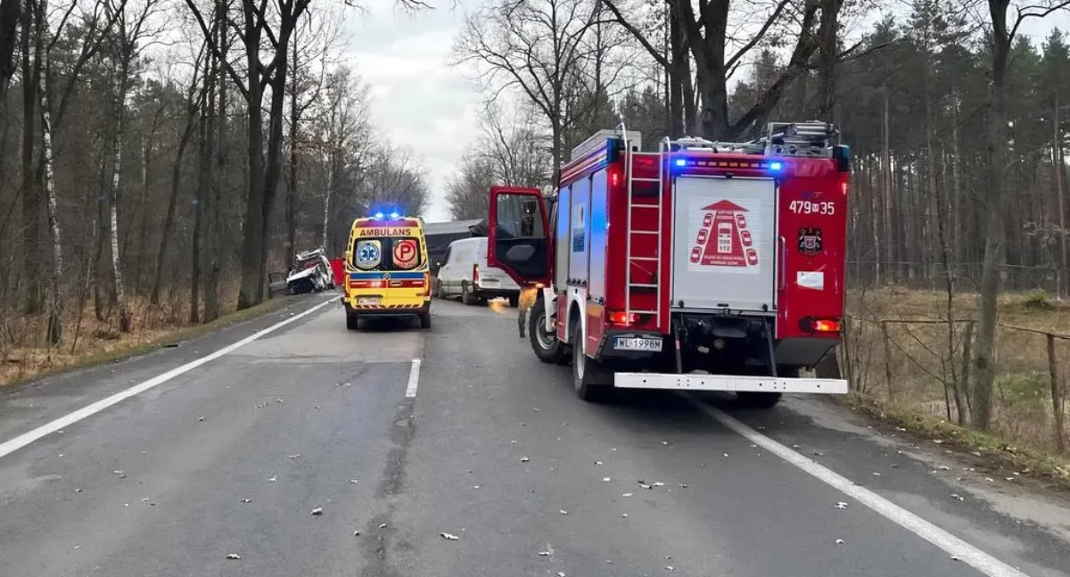 Policja, Wypadek udziałem wojskowej ciężarówki Jedna osoba żyje - zdjęcie, fotografia
