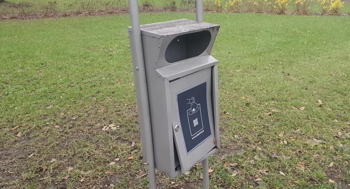 Społeczeństwo, zawartość psiej toalety znalazł chętny - zdjęcie, fotografia