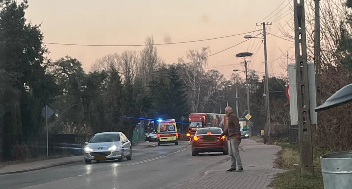 Wypadki, Wypadek Tartacznej Droga zablokowana powodu drutów wiszących jezdnią - zdjęcie, fotografia