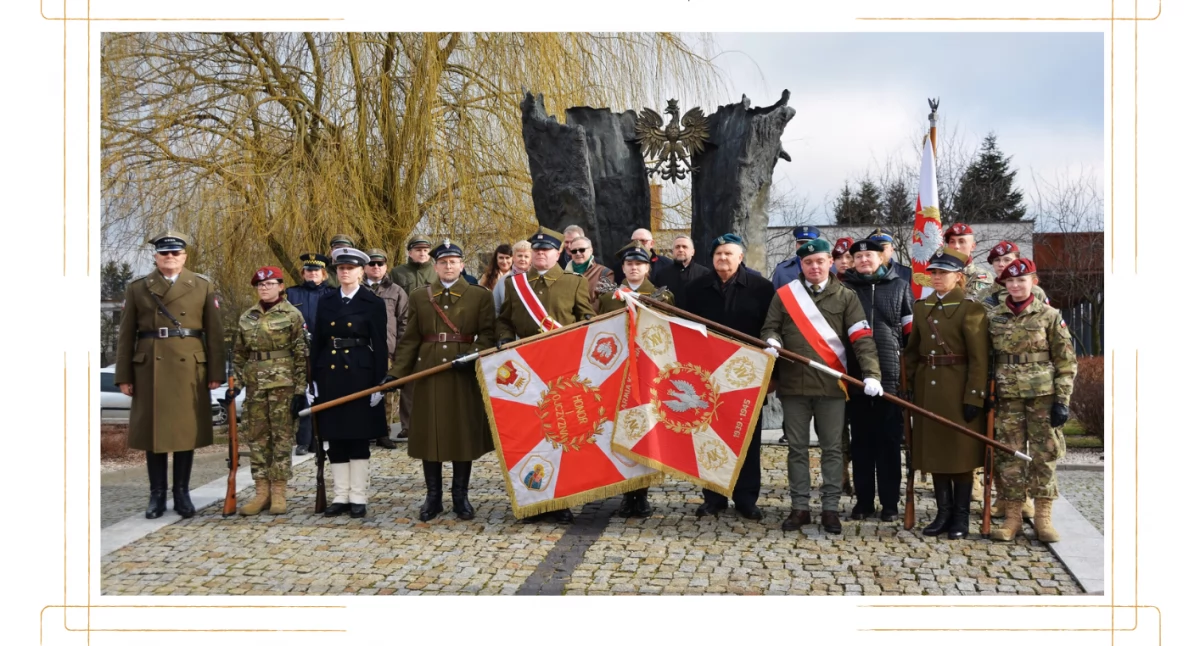 WIADOMOŚCI Z URZĘDU MIEJSKIEGO W PUŁTUSKU, rocznica publicznego stracenia przez gestapo żołnierzy - zdjęcie, fotografia