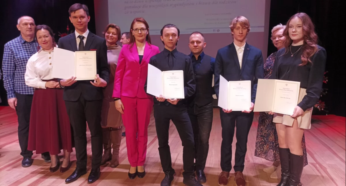 WIADOMOŚCI ZE STAROSTWA POWIATOWEGO, Stypendyści Prezesa Ministrów - zdjęcie, fotografia