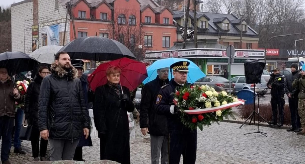 WIADOMOŚCI Z URZĘDU MIEJSKIEGO W PUŁTUSKU, rocznica publicznego stracenia przez gestapo czterech żołnierzy - zdjęcie, fotografia