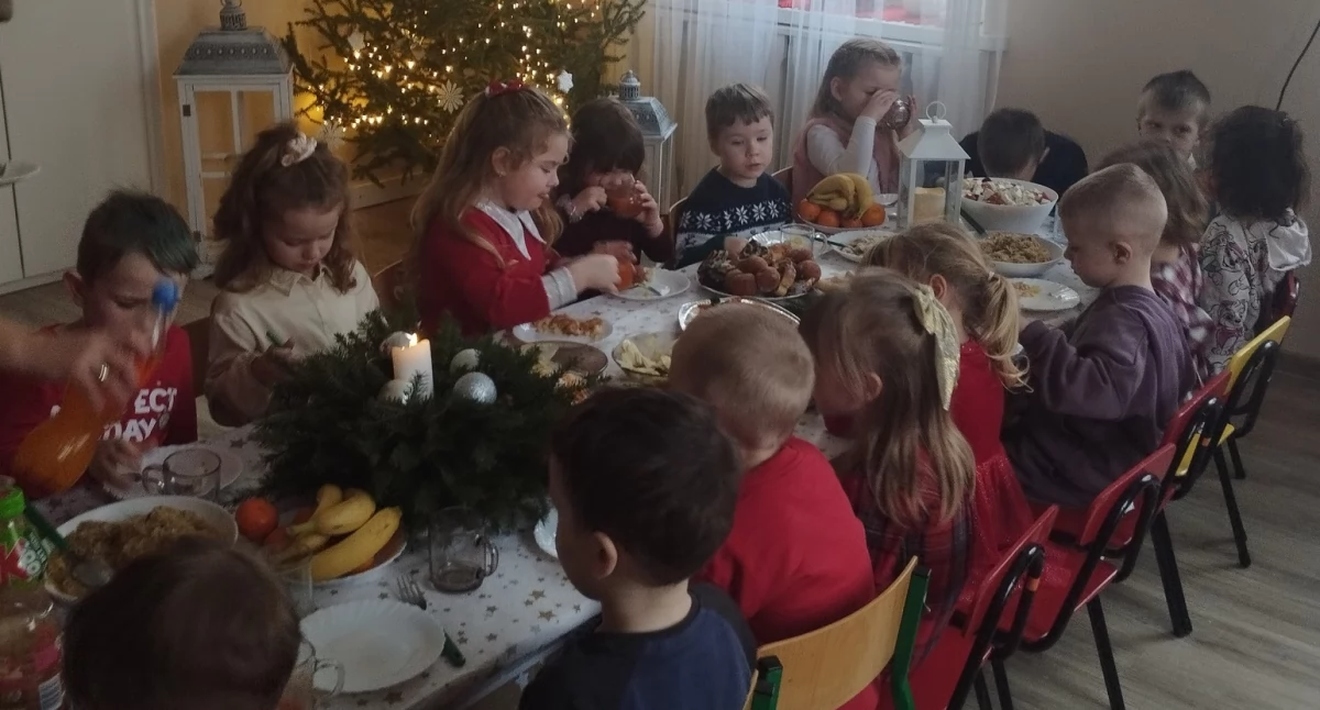 Edukacja, Uroczyście świąteczenie Wigilia Przedszkolu Miejskim - zdjęcie, fotografia