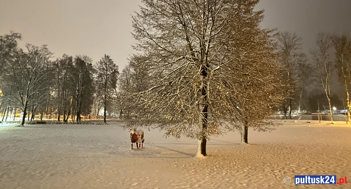 Miasto, Zimowy Pułtusk nocą zdjęcia - zdjęcie, fotografia