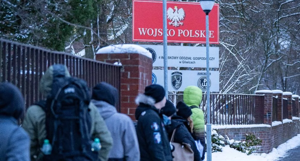 Wojsko, Rozpoczął pierwszy turnus szkoleniowy Dobrowolnej Zasadniczej Służby Wojskowej - zdjęcie, fotografia
