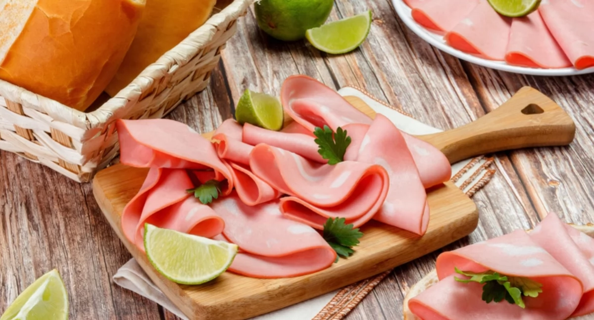 Kulinaria, Włosi uwielbiają Polakom kojarzy kuchni dobrze wykorzystać mortadelę - zdjęcie, fotografia