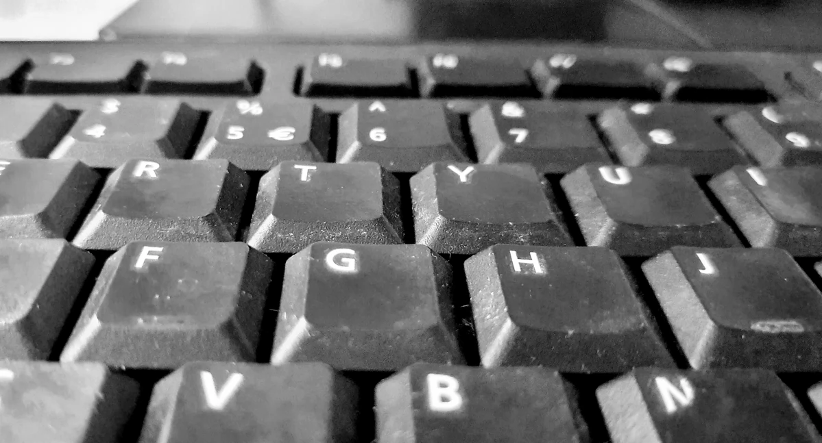 Społeczeństwo, Uwaga oszustów internetowych Policja apeluje ostrożność! - zdjęcie, fotografia