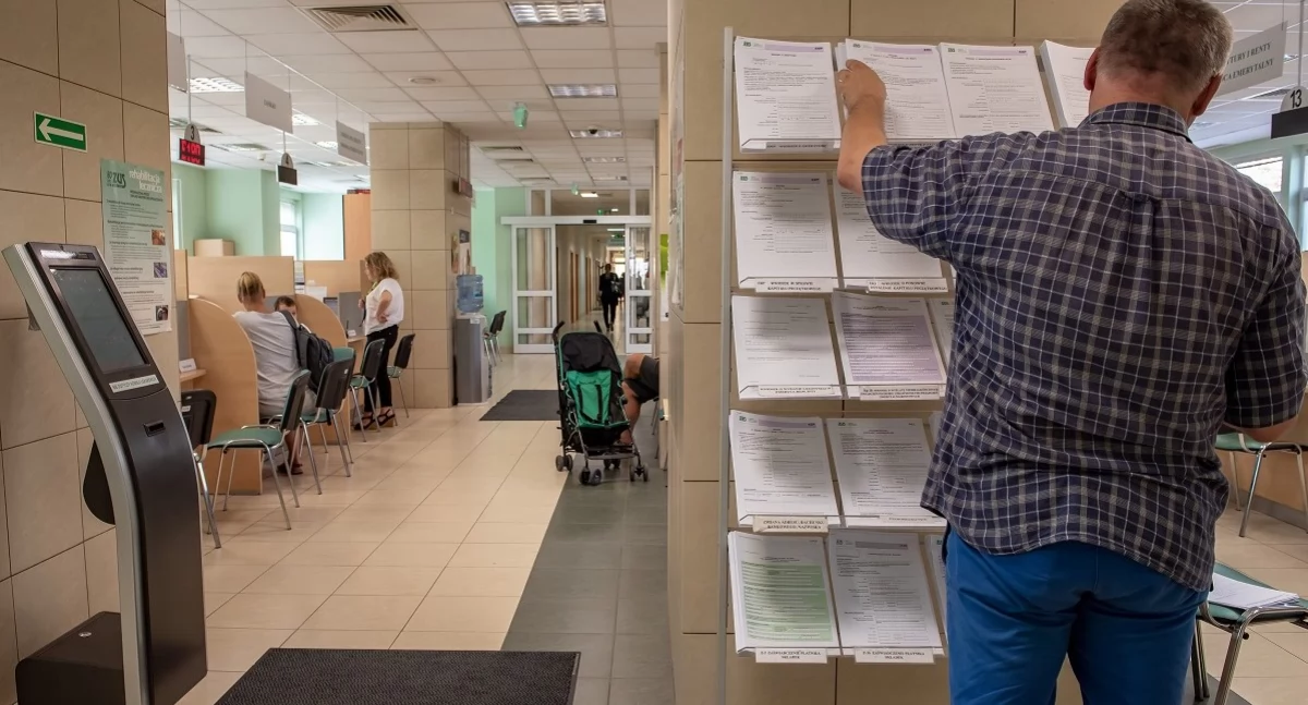 Społeczeństwo, Przedsiębiorcy otwierają mniej więcej wznawiają gospodarce lekko drgnęło - zdjęcie, fotografia