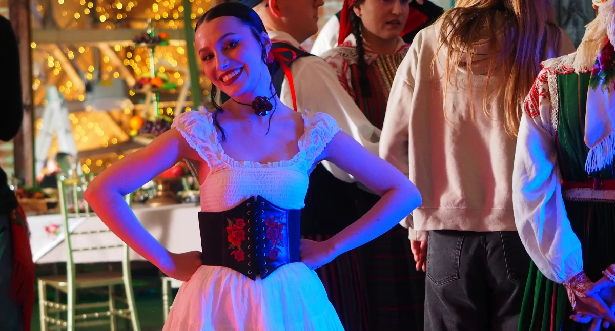 Muzyka, Muzyczna nadzieja Diiya nagrywa teledysk restauracji Hacienda&Co Drwałach - zdjęcie, fotografia