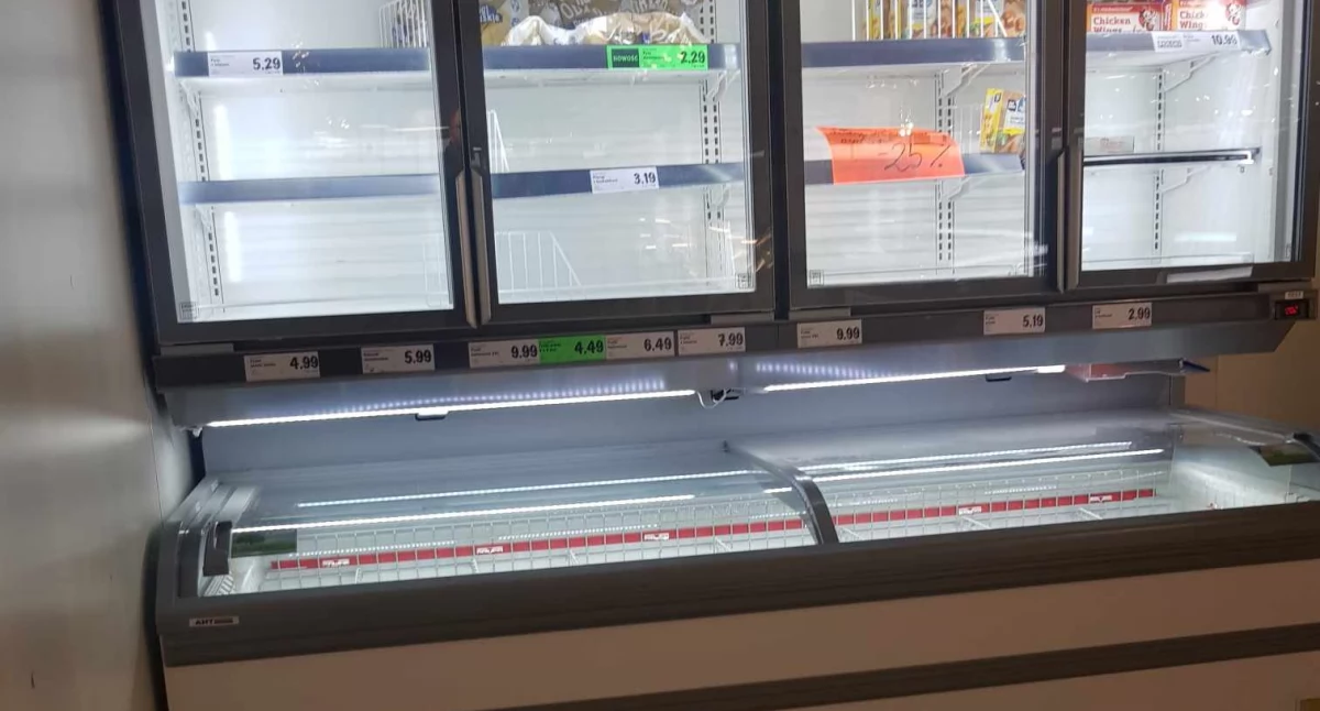 Społeczeństwo, Mocne tąpnięcie handlu niedziele coraz mniej zwolenników zniesienia zakazu [BADANIE] - zdjęcie, fotografia