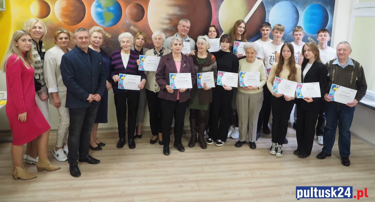 Edukacja, Uczniowie Ruszkowskiego seniorów - zdjęcie, fotografia