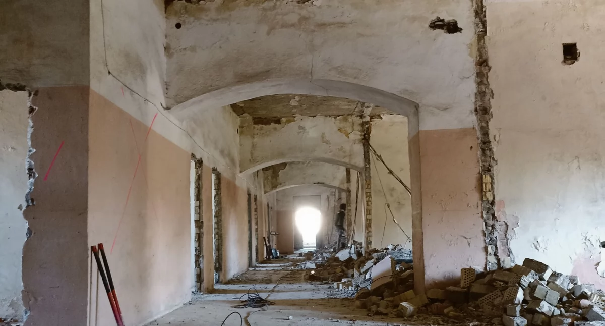 Inwestycje, było jeszcze archiwalne zdjęcia budynku dawnych koszar - zdjęcie, fotografia