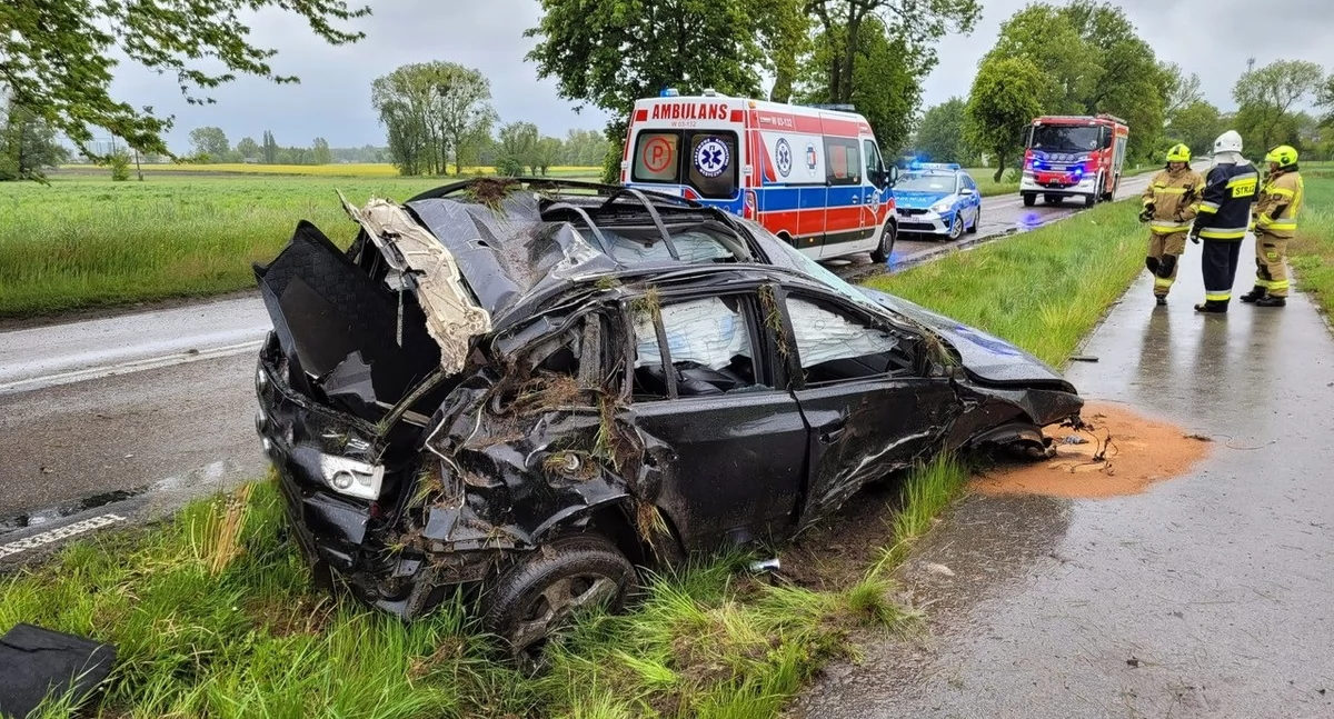 Wypadki, Weekend mazowieckich drogach znakiem niebezpiecznych zdarzeń pijanych kierowców - zdjęcie, fotografia