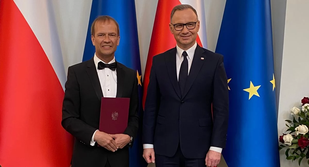 Artykuł sponsorowany, Prezydent Andrzej wręczył dyplom nominacyjny profesora Robertowi Gajdzie - zdjęcie, fotografia
