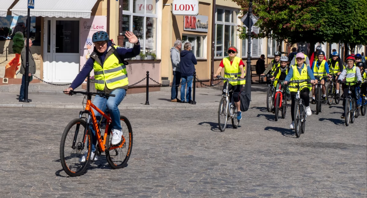 Edukacja, Rowerowy hasłem „Używek unikamy sport zdrowie stawiamy” - zdjęcie, fotografia