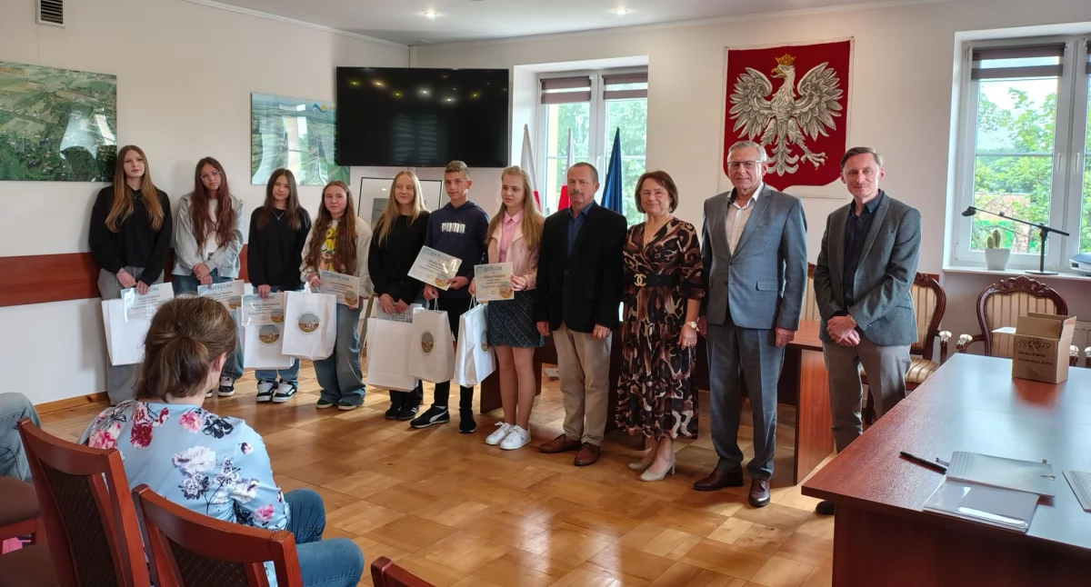 Edukacja, „Reymontowskie Lipce wiosną” podsumowanie konkursu plastycznego - zdjęcie, fotografia