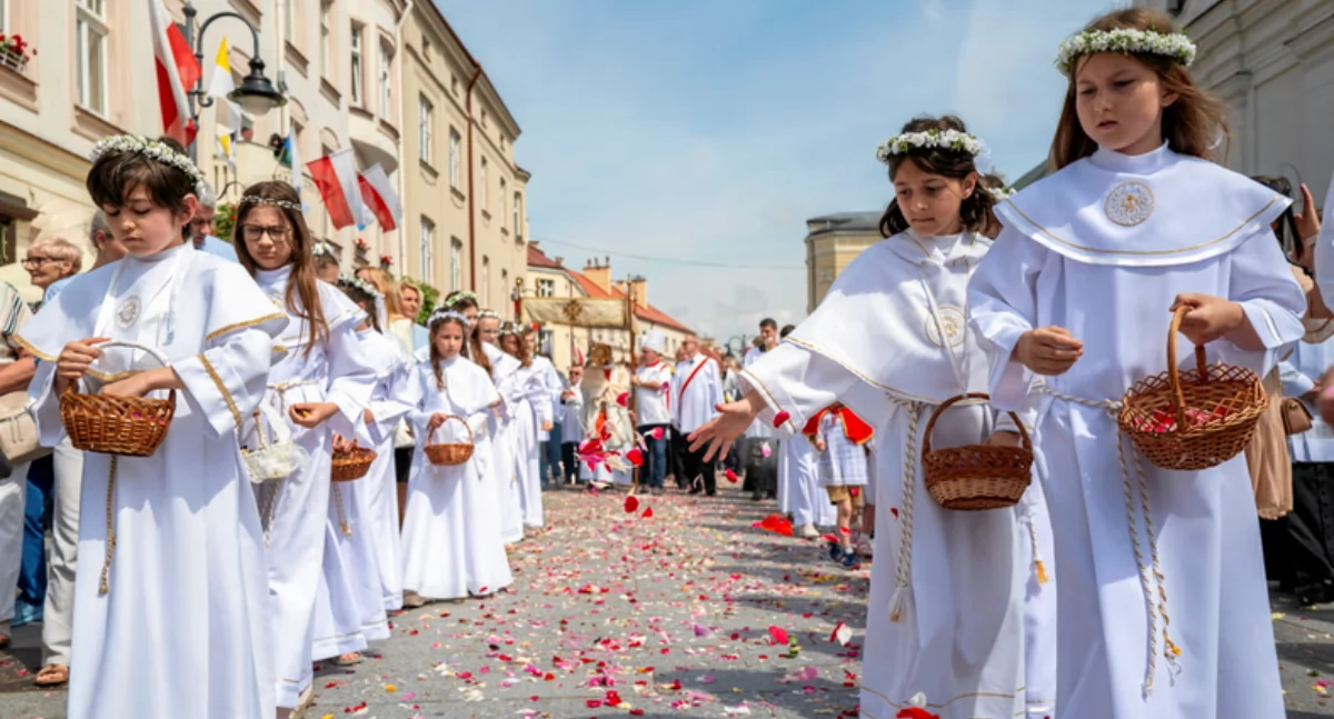 Społeczeństwo, Dlaczego Boże Ciało zawsze obchodzimy czwartek - zdjęcie, fotografia