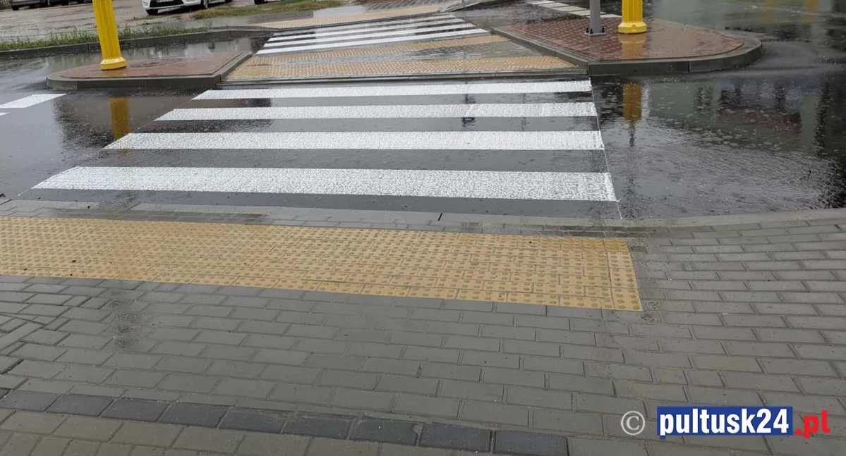 Miasto, Mickiewicza rozpoczęło malowanie oznakowania poziomego Zakończenie coraz bliższy - zdjęcie, fotografia