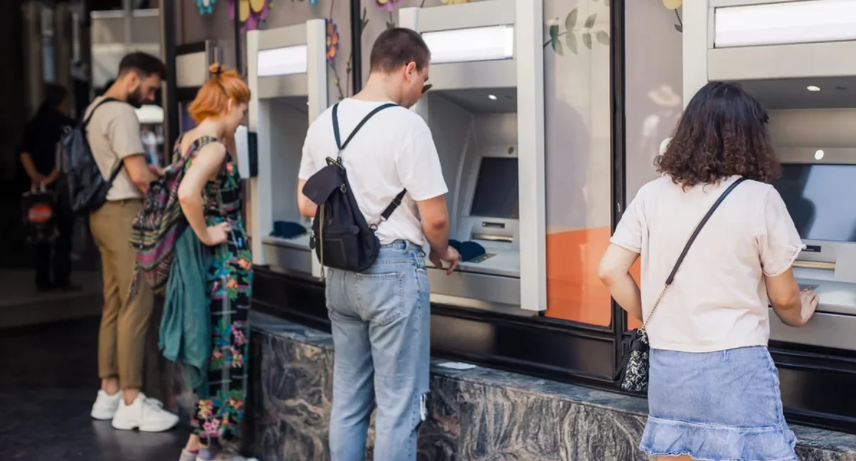 Finanse, należy trzymać pieniądze banku Eksperci zgodni  - zdjęcie, fotografia