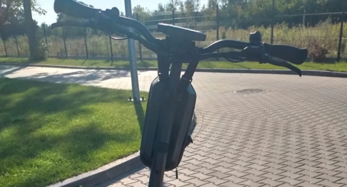 Policja, poszukiwana przez nakazy doprowadzenia zakładu karnego Zostali przyłapani przez jazdę hulajnodze - zdjęcie, fotografia