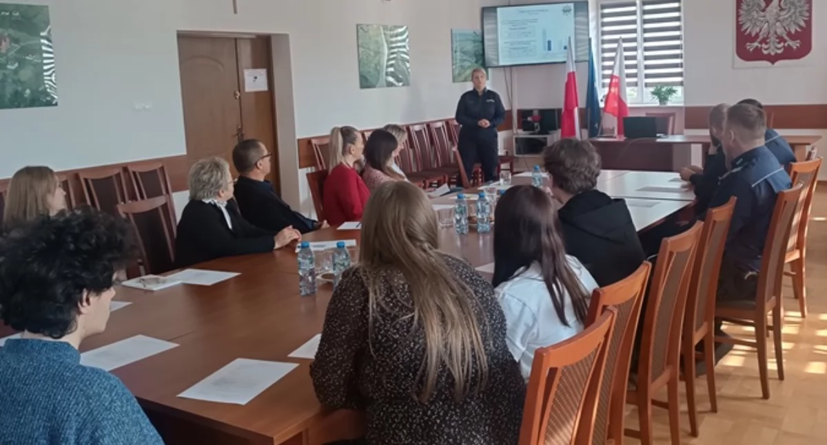 Policja, Debata ewaluacyjna Pokrzywnicy podsumowała półrocze działań policji - zdjęcie, fotografia