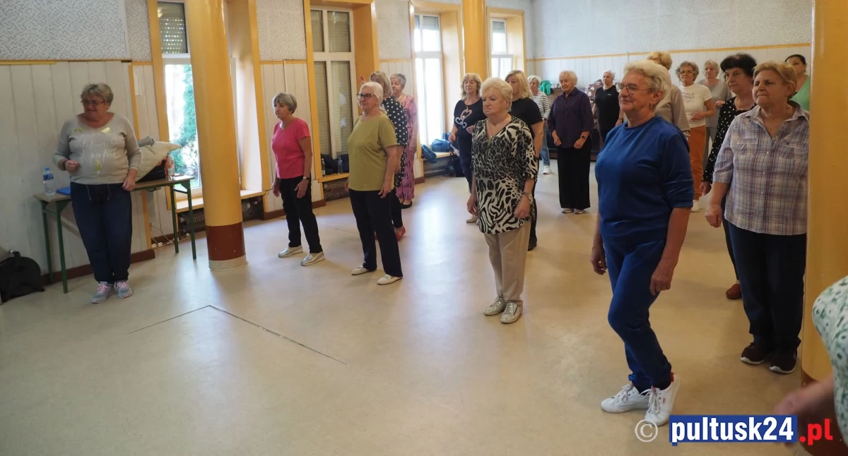 Społeczeństwo, Stowarzyszenie „Seniorzy seniorom” taneczne początki - zdjęcie, fotografia