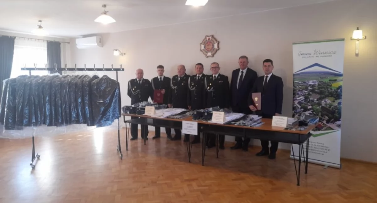 Nowe mundury dla strażaków z Gminy Winnica