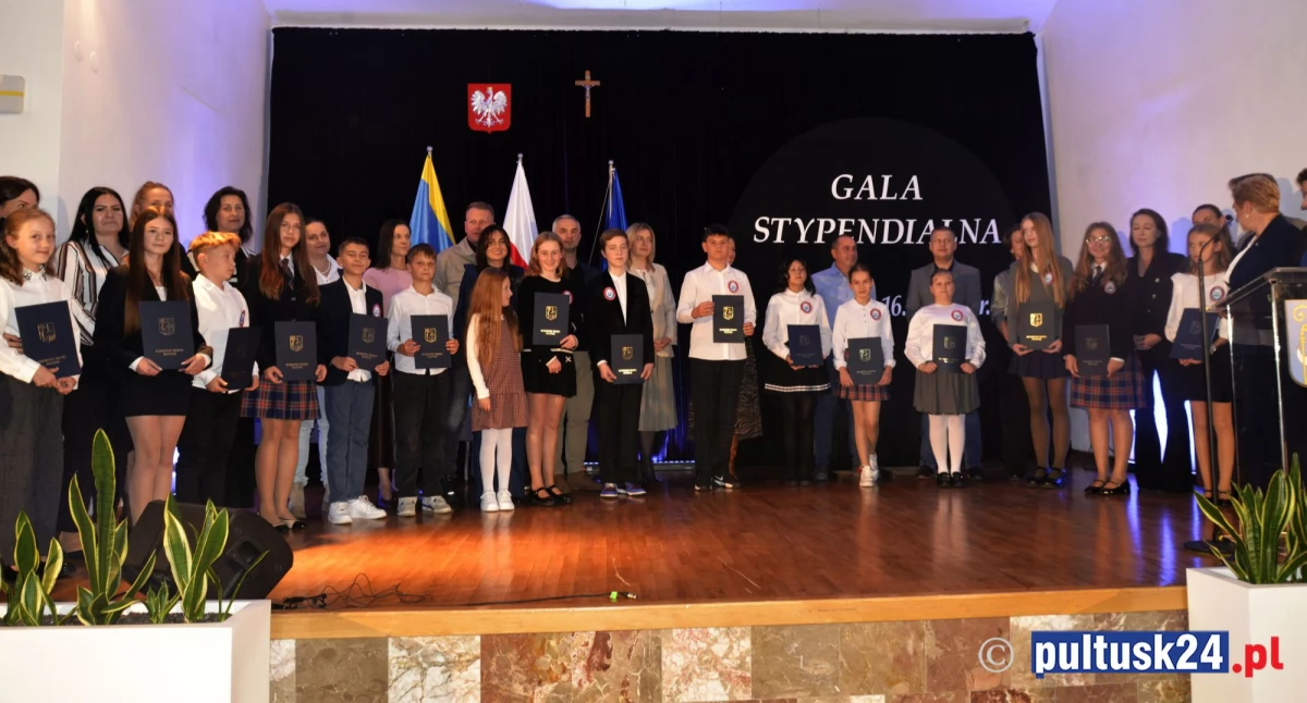 Edukacja, Rozwijajcie talenty bójcie marzyć Stypendialna uczniów gminy Pułtusk - zdjęcie, fotografia
