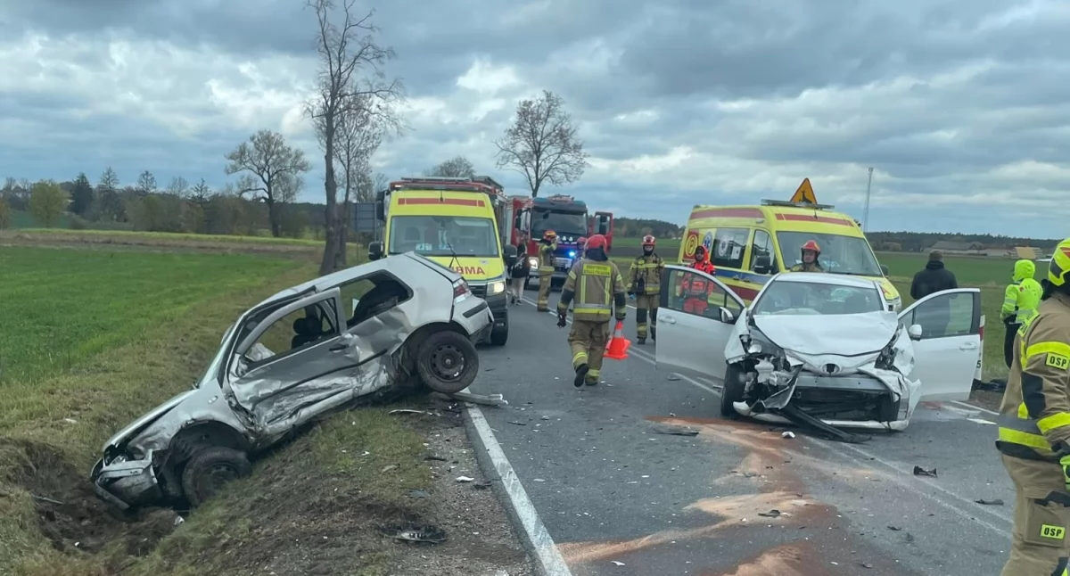 Wypadek w Gładczynie Rządowym. Pasażer Volkswagena przewieziony do szpitala