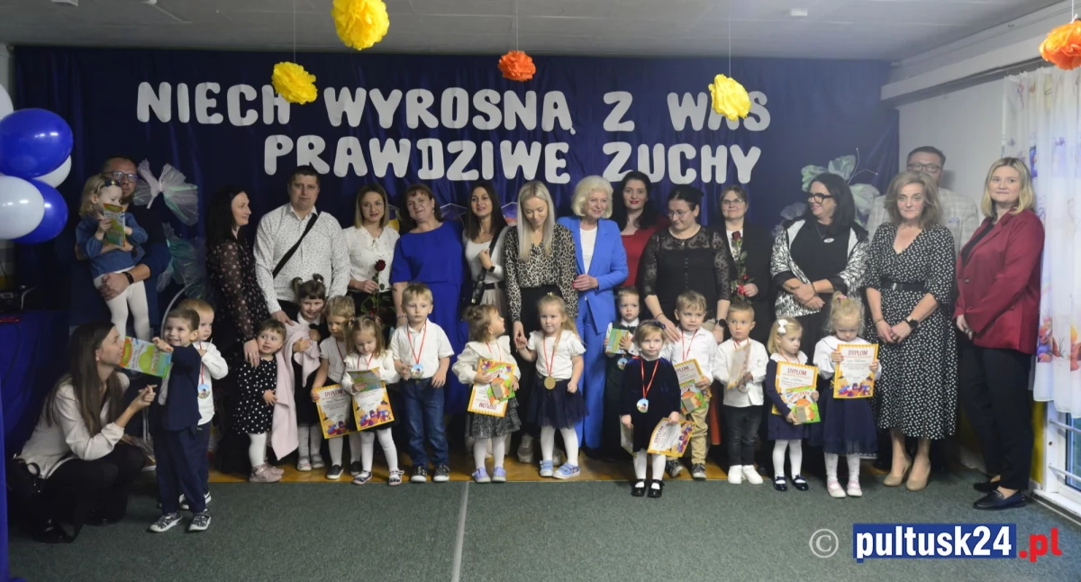 Edukacja, niezwykły dzień! Dzieci tylko przyszłością świata piękną teraźniejszością! - zdjęcie, fotografia