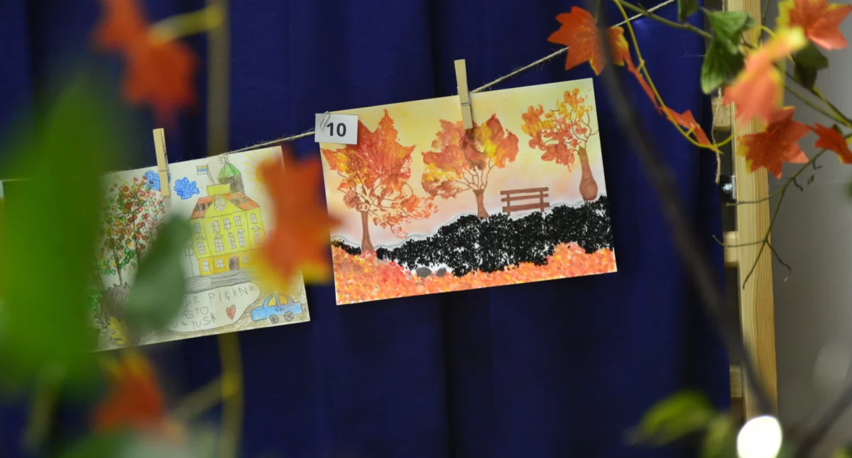 Społeczeństwo, Kolorowa wesoła optymistyczna pułtuska jesień oczami dzieci - zdjęcie, fotografia