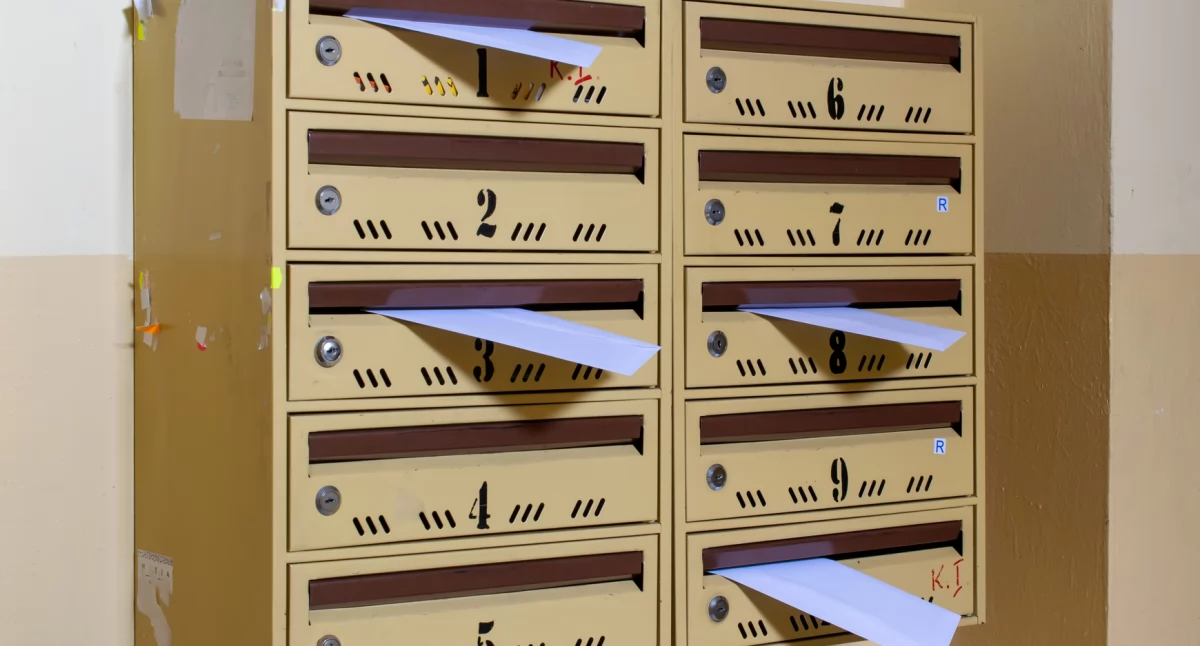 Społeczeństwo, Papierowe awizo Zapomnijcie! - zdjęcie, fotografia