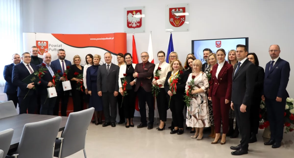 WIADOMOŚCI ZE STAROSTWA POWIATOWEGO, Spotkanie okazji Pracownika Socjalnego - zdjęcie, fotografia