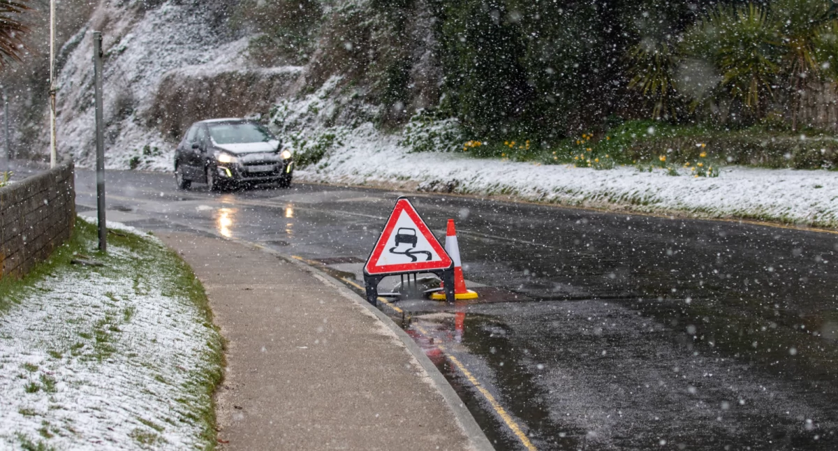 Uwaga mieszkańcy! IMiGW ostrzega przed gołoledzią i śliskimi drogami w powiecie pułtuskim