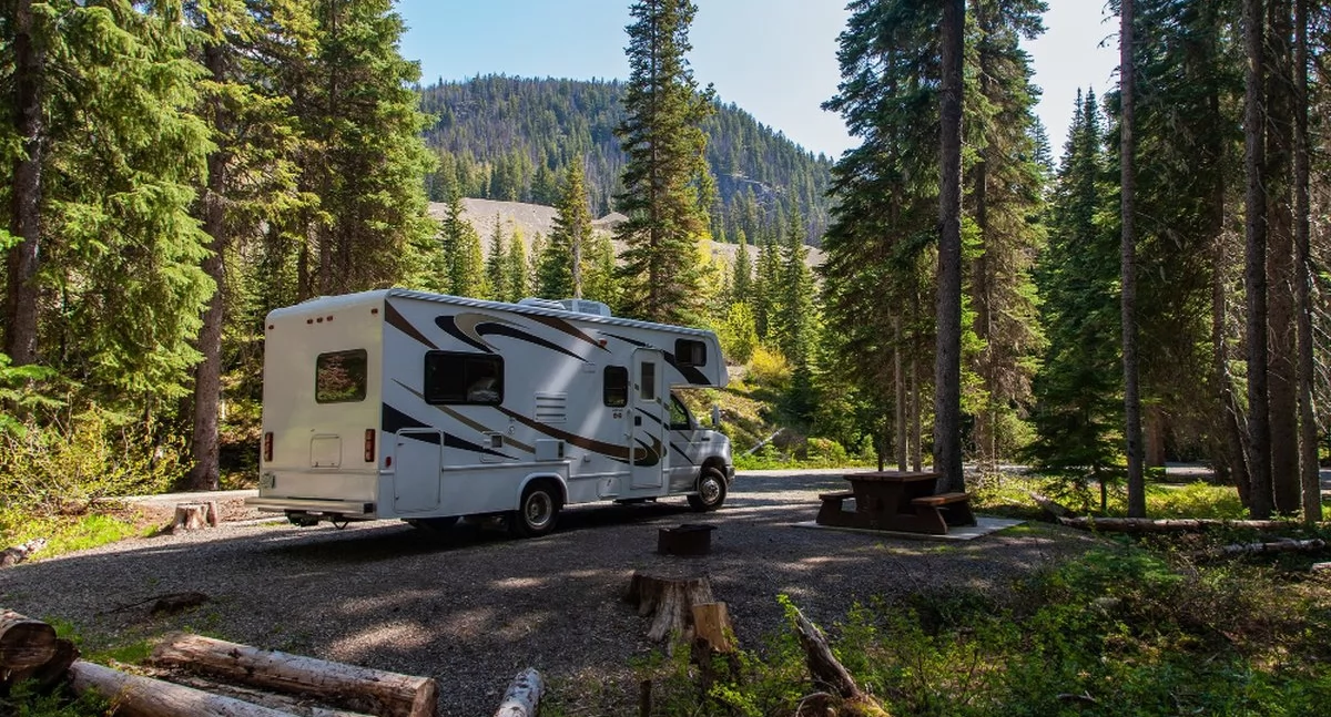 Pakowanie z głową - sztuka redukowania rzeczy na podróż kamperem