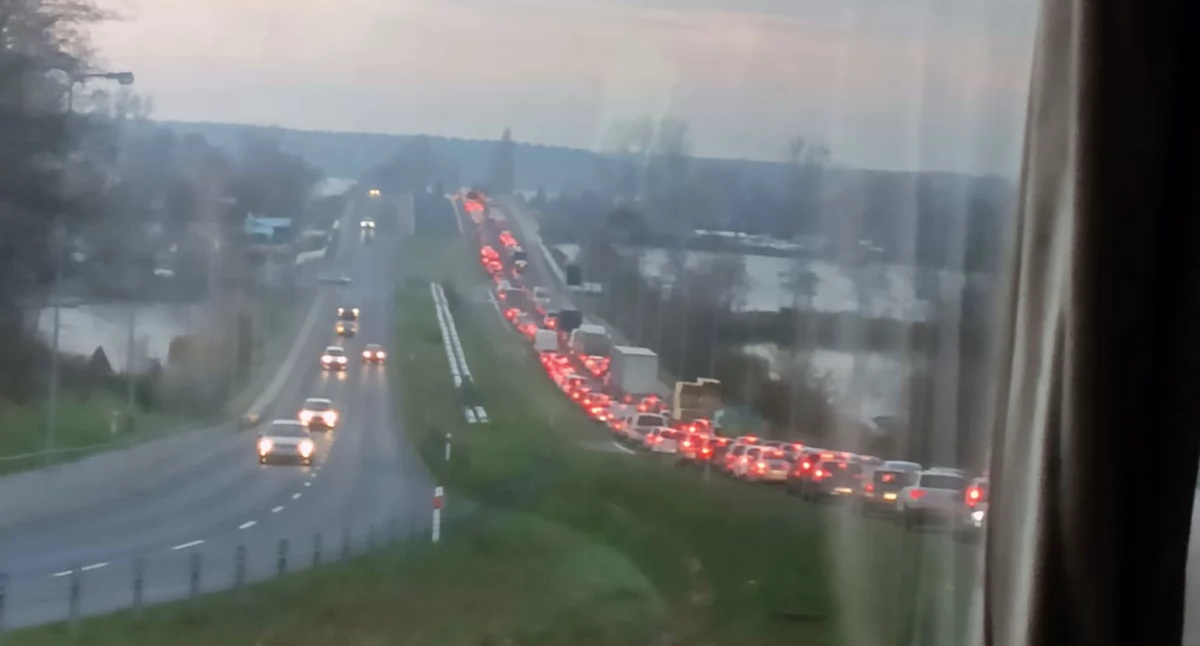 Korki w Zegrzu są już nie do zniesienia, a będzie jeszcze gorzej!